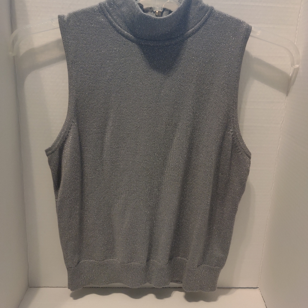 🌟3 $10 items forWhite House Black Market Sleeveless Gray Shimmer Sleeveless Top